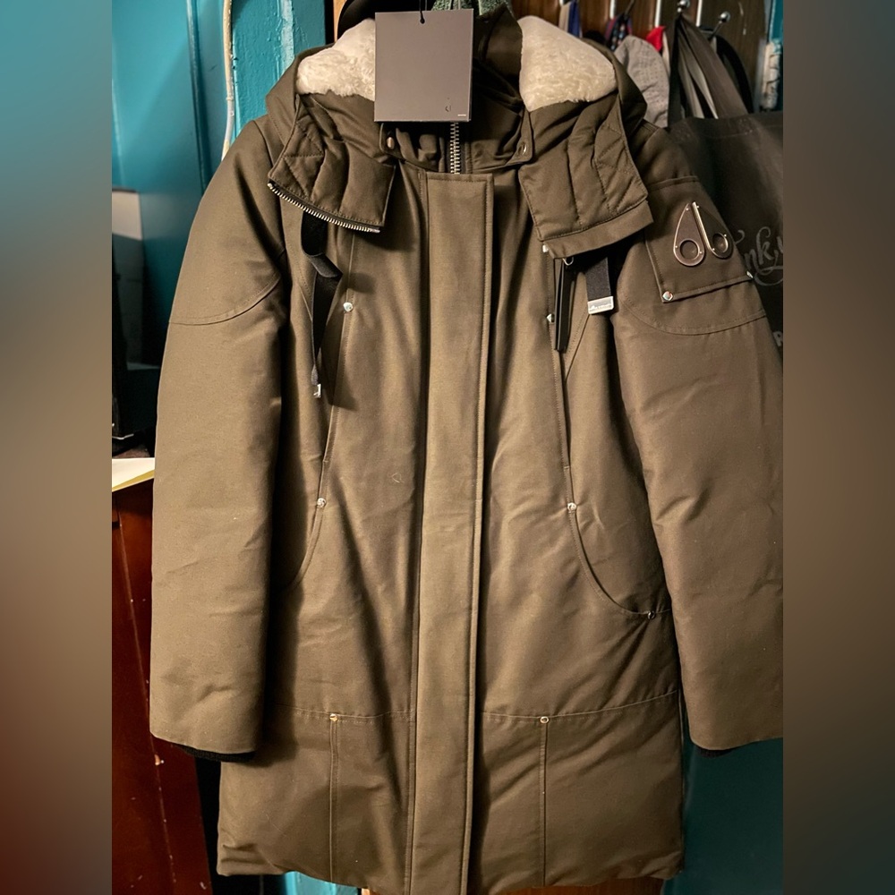 Moose knuckle brand new coat M olive green women’s parka